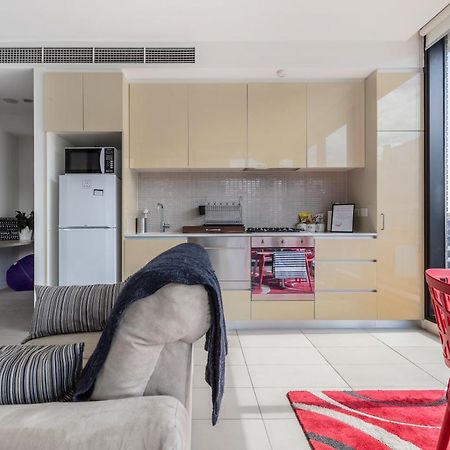 Light, Airy, Spacious Queens Road Apartment Melbourne Bagian luar foto