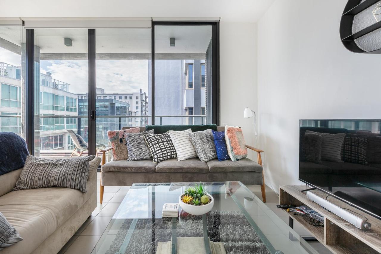 Light, Airy, Spacious Queens Road Apartment Melbourne Bagian luar foto