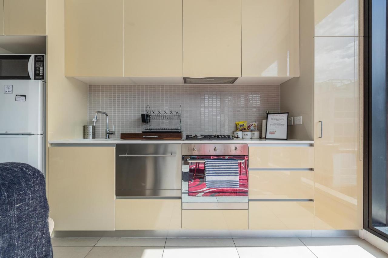 Light, Airy, Spacious Queens Road Apartment Melbourne Bagian luar foto