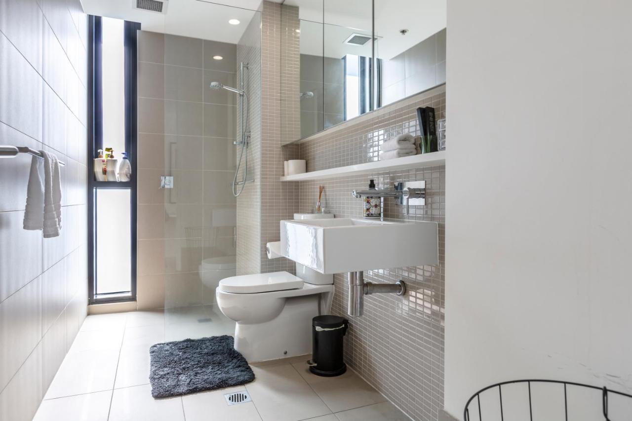 Light, Airy, Spacious Queens Road Apartment Melbourne Bagian luar foto