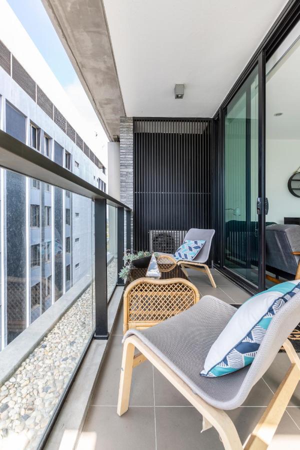 Light, Airy, Spacious Queens Road Apartment Melbourne Bagian luar foto