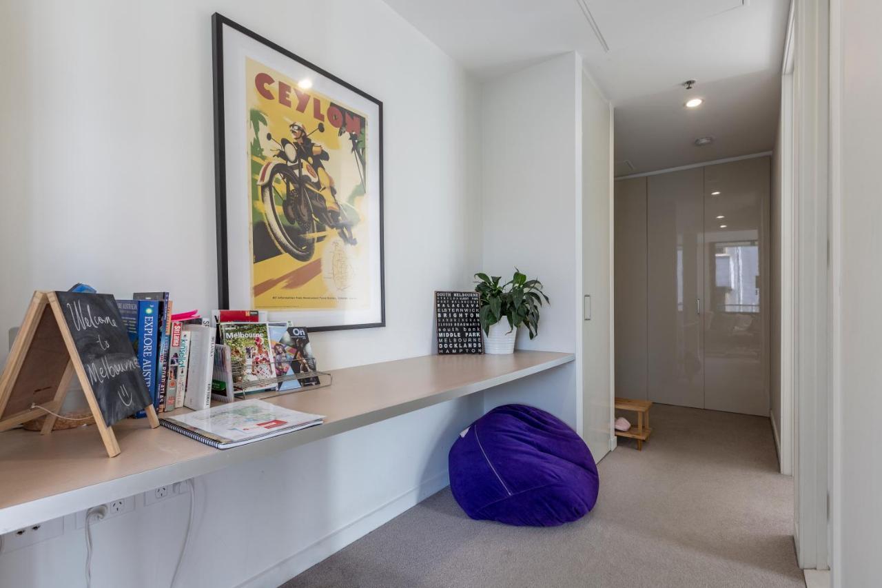 Light, Airy, Spacious Queens Road Apartment Melbourne Bagian luar foto